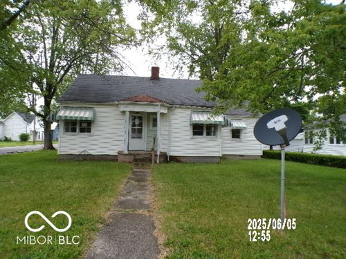 206 E Washington St, Parker City, IN, 47368-9803 | Card Image