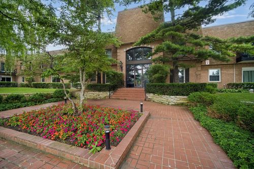 132-1220 Park Ave W, Highland Park, IL, 60035-2241 | Card Image