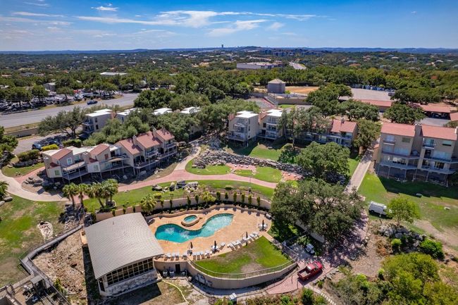 Aerial view of a pool | Image 30