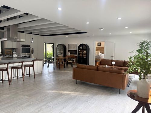 470 Petersburg Ter, Plantation, FL, 33325-3609 | Card Image