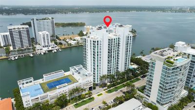 401 - 7928 East Dr., Condo with 2 bedrooms, 2 bathrooms and null parking in North Bay Village FL | Image 2