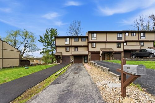 127 Lebeouf Dr, New Kensington, PA, 15068-9357 | Card Image