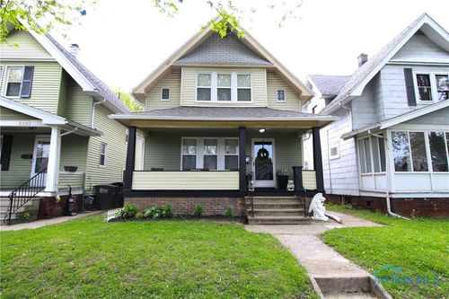 818 Geneva Ave, Toledo, OH, 43609-3038 | Card Image