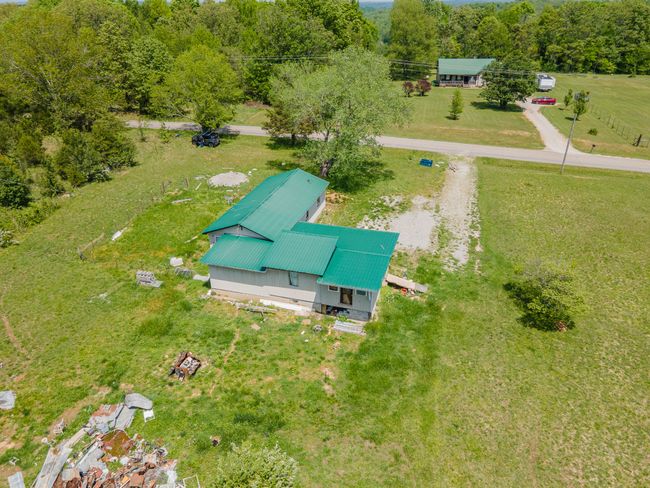 2724 She Boss Rd, House other with 2 bedrooms, 2 bathrooms and 4 parking in Duck River TN | Image 9