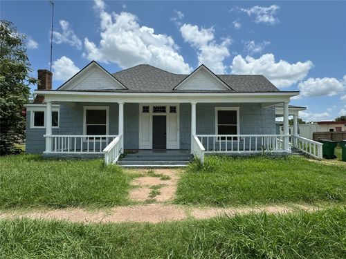 108 S Henrietta St, Henrietta, TX, 76365-2820 | Card Image