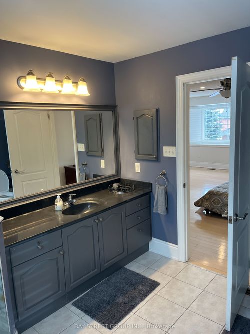 upper-54 Kingshill Rd, Richmond Hill, ON, L4E4E8 | Card Image