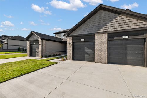 28280 Delano Dr, New Baltimore, MI, 48051-2352 | Card Image