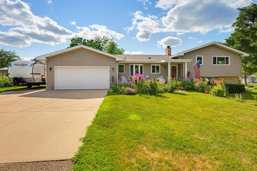 870 Hanson Dr Sw, Hutchinson, MN, 55350-3041 | Card Image