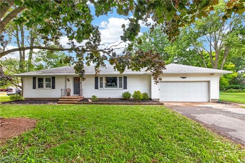 39422 Chestnut Ridge Road, Elyria, OH, 44035 | Card Image