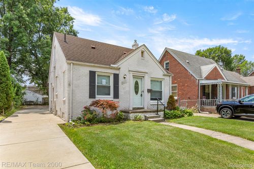 20672 Fleetwood Dr, Harper Woods, MI, 48225-1626 | Card Image