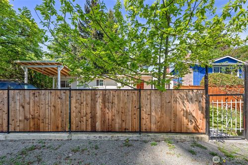 13721 37th Ave Ne, Seattle, WA, 98125-3729 | Card Image
