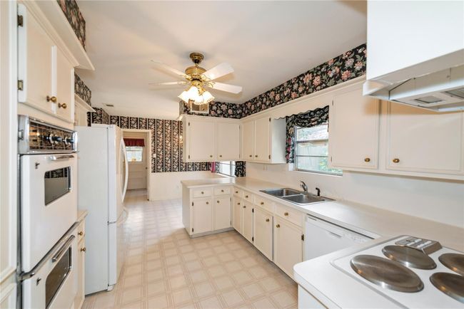 6211 Darby Way, House other with 5 bedrooms, 3 bathrooms and 2 parking in Spring TX | Image 9