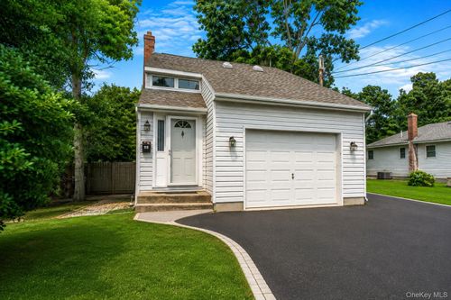 35 E 6th St, Patchogue, NY, 11772-2315 | Card Image