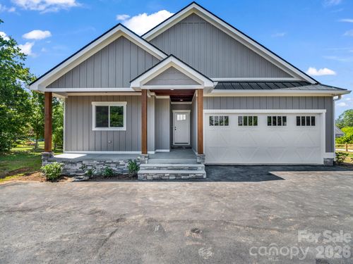 120 Grandview Ln, Hendersonville, NC, 28791-9718 | Card Image