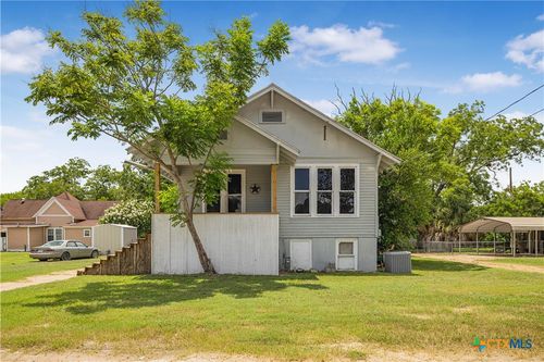 414 E Hochheim St, Yoakum, TX, 77995-4015 | Card Image