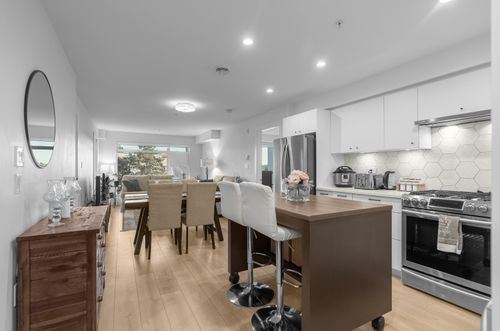 1519 Crown St, North Vancouver, BC, V7J1G6 | Card Image
