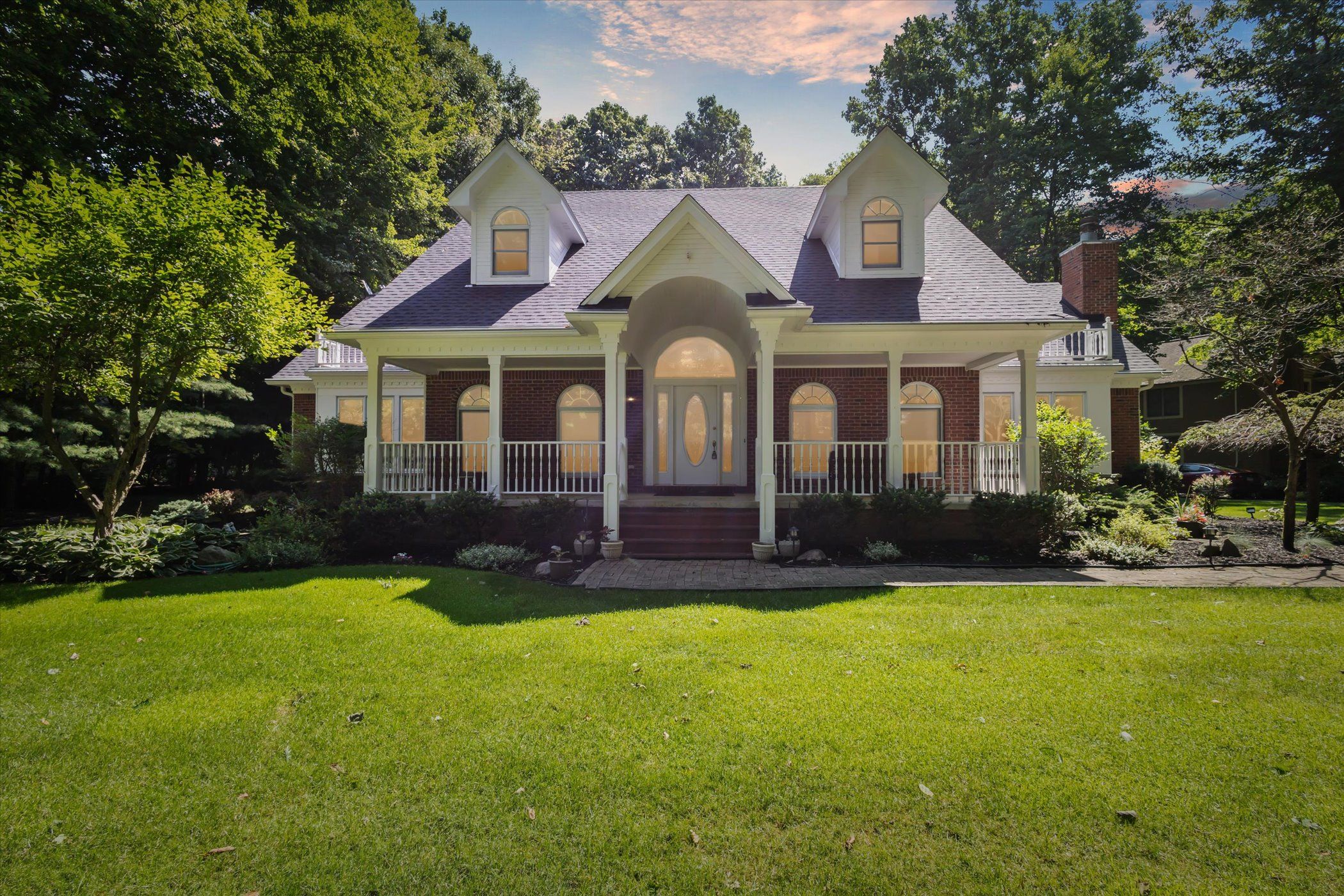 Moonlight Dr, Howell, MI 48843