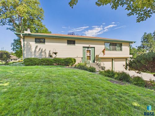 3200 S O'Gorman Dr Drive, Sioux Falls, SD, 57105 | Card Image