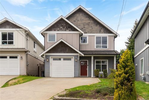 6886 Saanich Cross Rd, Victoria, BC, V8Z5X6 | Card Image
