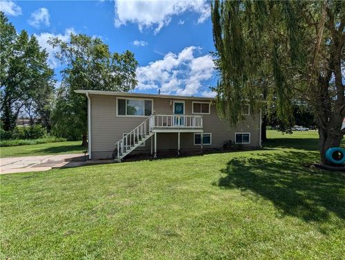 3 Huron Ct, Hiawatha, KS, 66434-1802 | Card Image