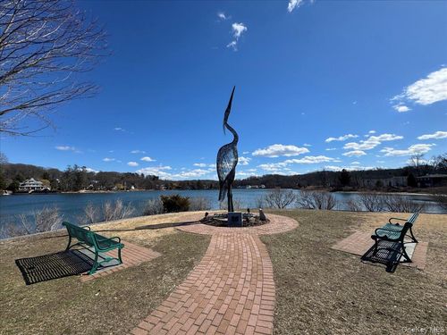 41 Lakeside Dr, Centerport, NY, 11721-1543 | Card Image