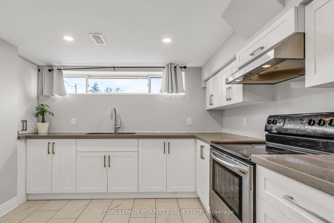 14 Albion Cres, House attached with 5 bedrooms, 3 bathrooms and 4 parking in Brampton ON | Image 25