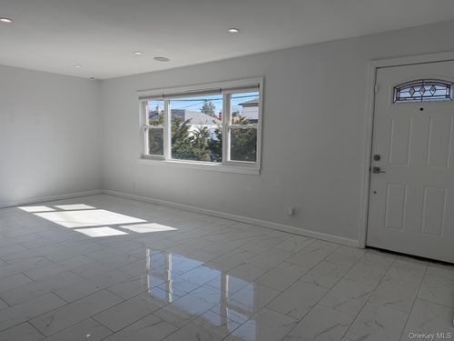 1-f-1 Munro Boulevard, Hempstead, NY, 11581 | Card Image