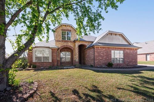 5907 Woodland Rd, Bartlesville, OK, 74006-7832 | Card Image