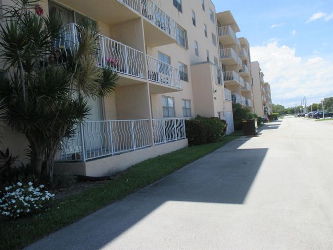 APT-2K - 470 Executive Center Dr, Condo with 1 bedrooms, 1 bathrooms and null parking in West Palm Beach FL | Image 18