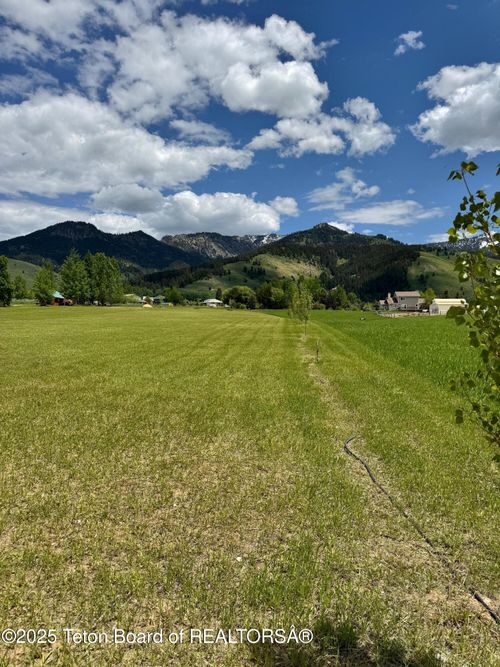 88 Pony Cir, Etna, WY, 83118-9727 | Card Image