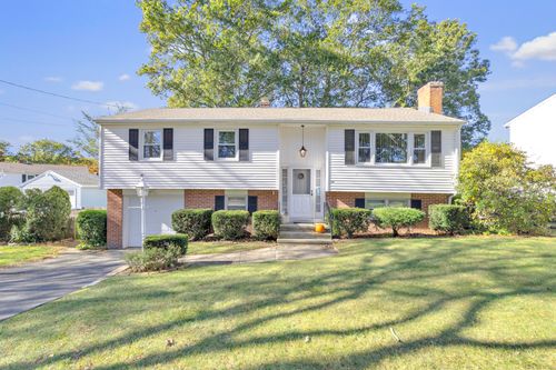 22 Mountain Top Ln, New Haven, CT, 06513-4118 | Card Image