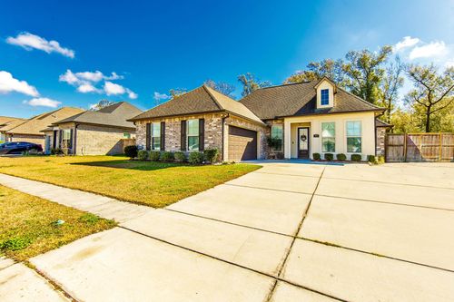 218 Madio Dr, Houma, LA, 70364-3827 | Card Image