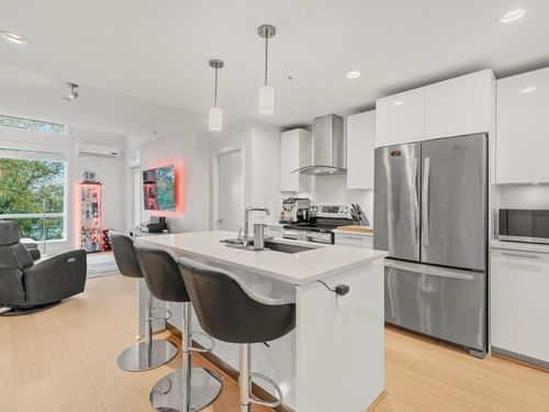 628-723 W 3rd Street, North Vancouver, BC, V7M0E4 | Card Image