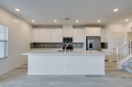 1140-600 N Carriage Hill Dr, Las Vegas, NV, 89138-4663 | Card Image