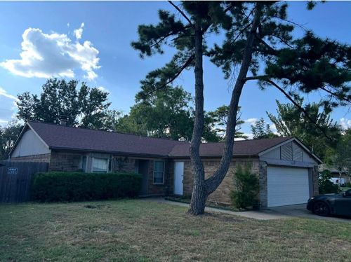 802 Matthews Ct, Arlington, TX, 76012-4535 | Card Image