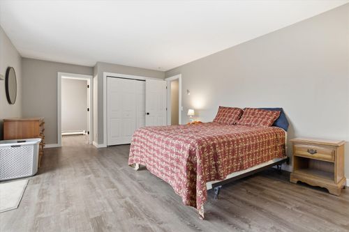 77 2nd Nh Tpke, Hillsborough, NH, 03244-5212 | Card Image