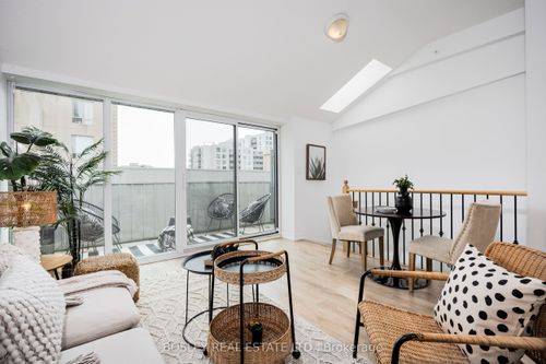 423-1410 Dupont St, Toronto, ON, M6H0B6 | Card Image