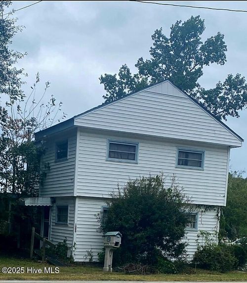 1300 Brices Creek Rd, New Bern, NC, 28562-9002 | Card Image