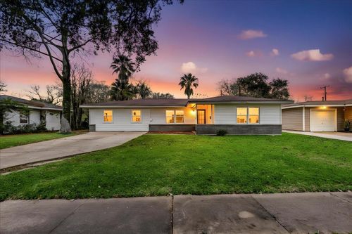 516 23rd Ave N, Texas City, TX, 77590-6033 | Card Image