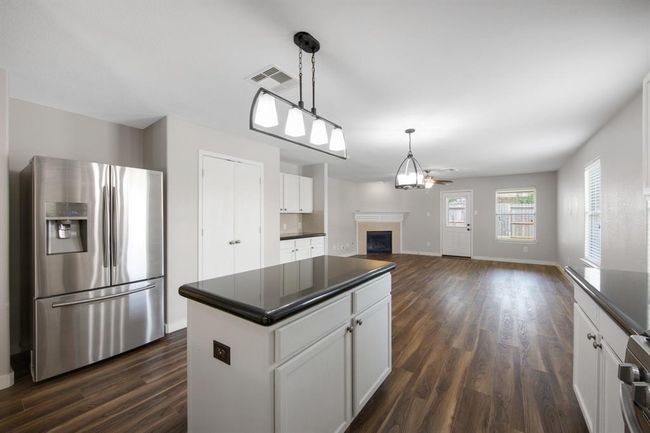 15319 Sableton Crest Ln, House other with 3 bedrooms, 2 bathrooms and 2 parking in Cypress TX | Image 9