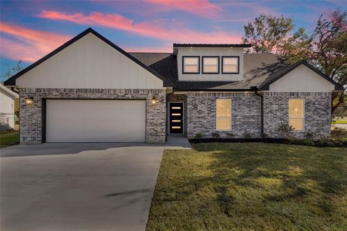 2950 Gulf St, Beaumont, TX, 77703-4335 | Card Image