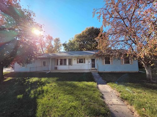 239 E Summit St, Breckenridge, MI, 48615-9584 | Card Image