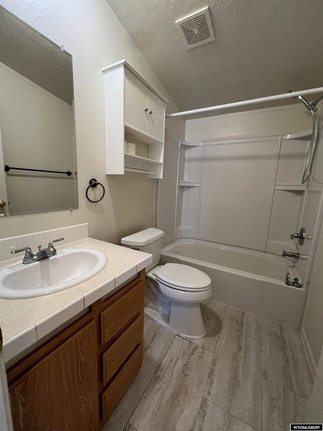 664 Evergreen Dr, House attached with 3 bedrooms, 2 bathrooms and null parking in Mountain View WY | Image 11