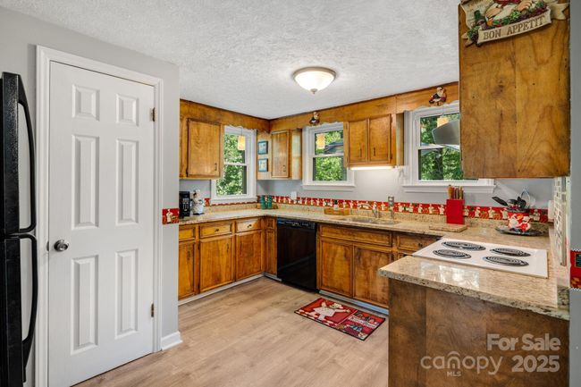 1058 Howard Gap Loop Rd, House other with 3 bedrooms, 3 bathrooms and null parking in Flat Rock NC | Image 10