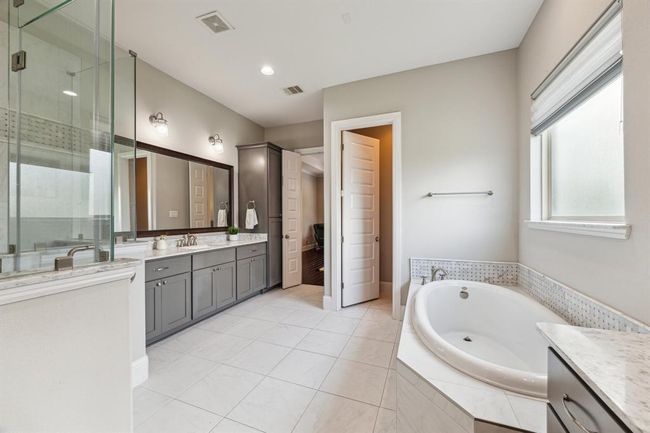 27016 Hidden Grove Landing Dr, House other with 5 bedrooms, 6 bathrooms and 3 parking in Spring TX | Image 19