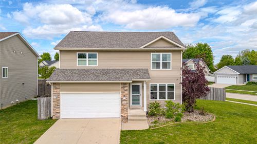 9305 Red Sunset Dr, West Des Moines, IA, 50266-5001 | Card Image