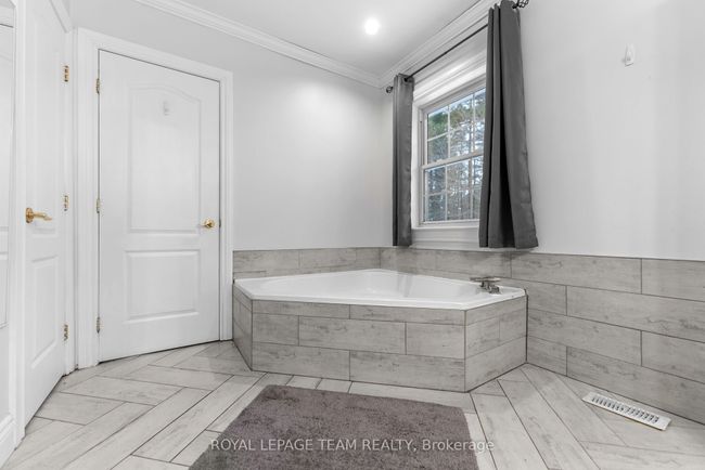 559 Mclachlan Rd, House other with 4 bedrooms, 2 bathrooms and 6 parking in White Lake ON | Image 17