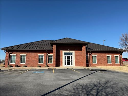 3702 W Southern Hills Blvd, Rogers, AR, 72758-8041 | Card Image