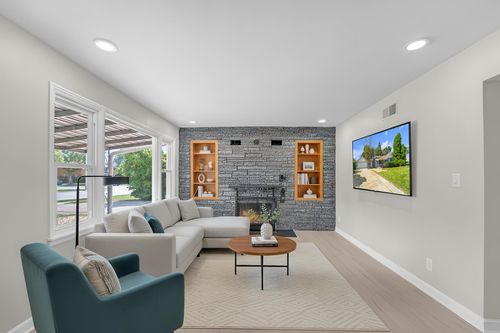 4117 N 92nd St, Wauwatosa, WI, 53222-1615 | Card Image