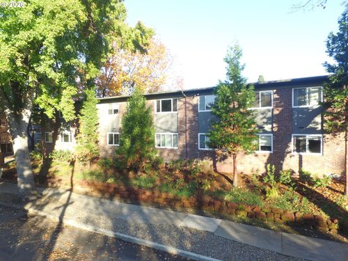 1800 Se Stark St Se, Portland, OR, 97214 | Card Image